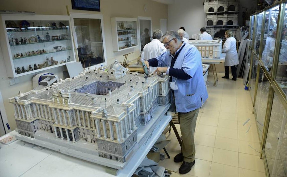 7. Palacio Real de Madrid, reproducción para el Nacimiento de la Real Casa de Correos