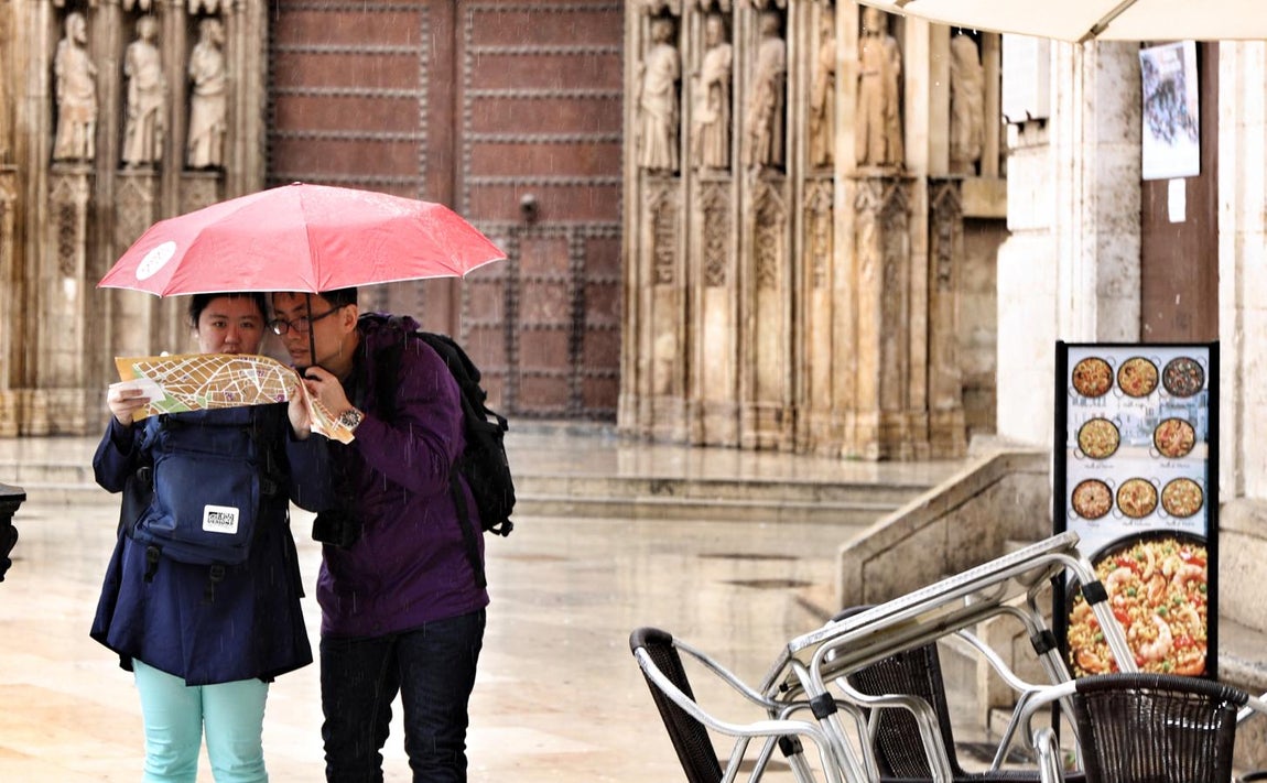 Las lluvias mantienen en alerta amarilla a Valencia. 