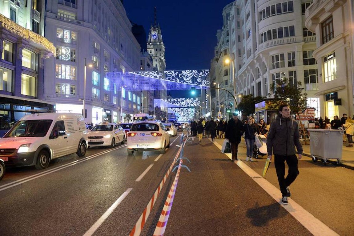 Los taxis copan prácticamente todo el espacio habilitado. 