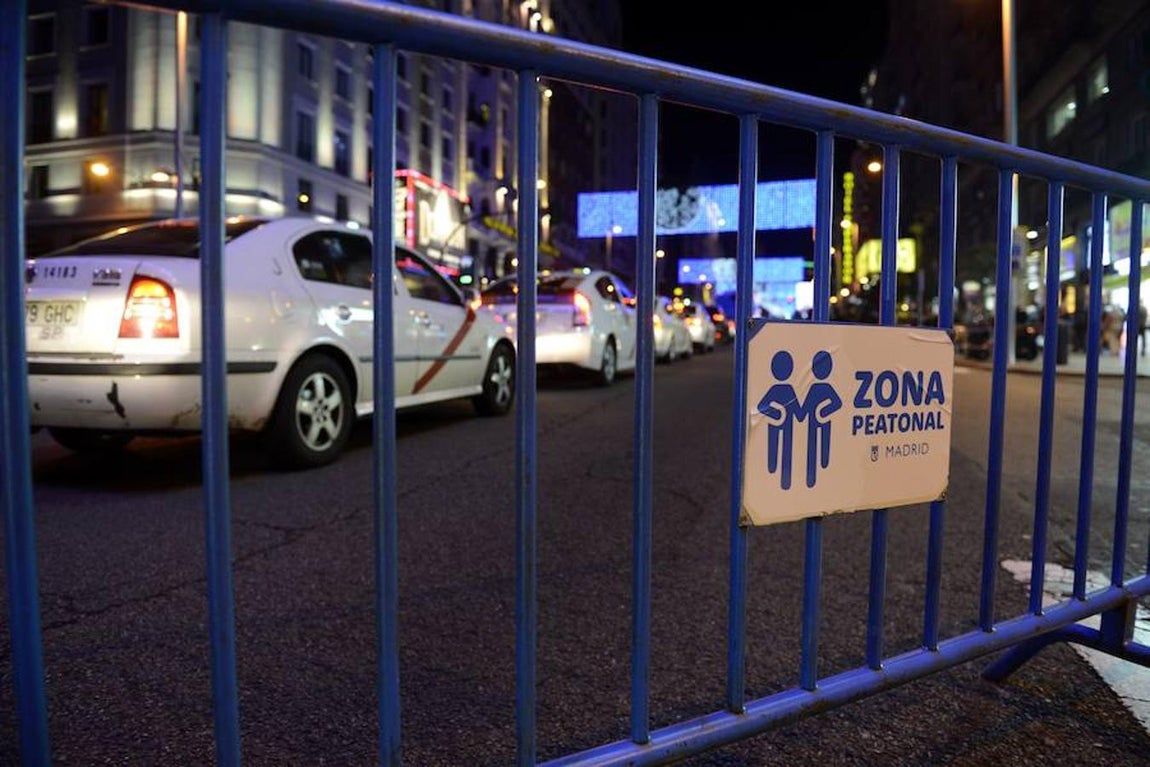 Una valla señala que se trata de una zona peatonal estos días. 
