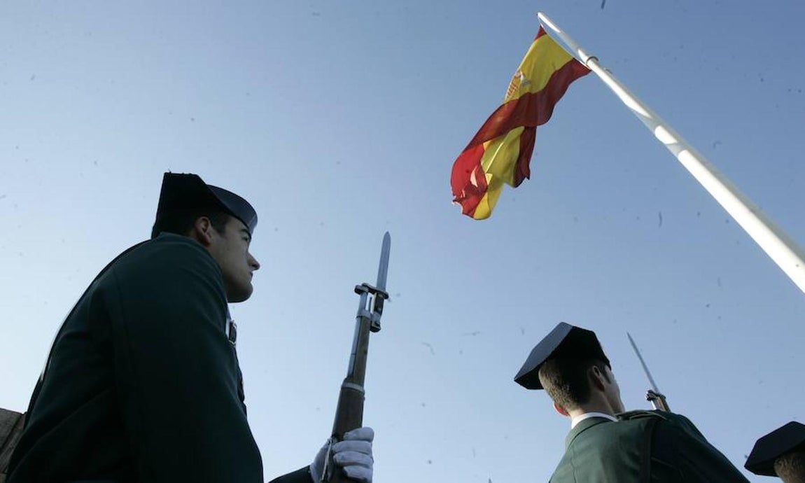 Homenaje a la bandera de España el día 6 de diciembre de 2005. 