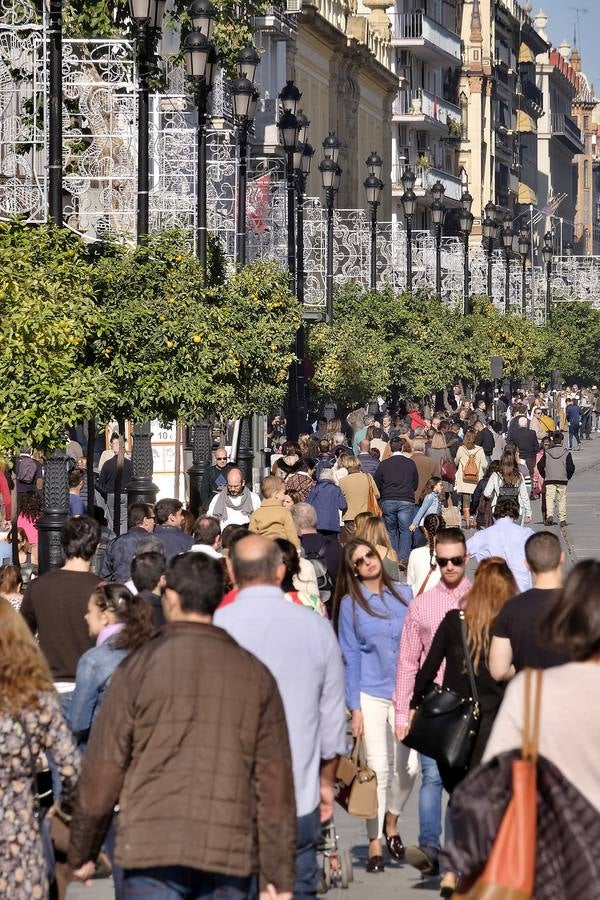 El buen tiempo atrae a los visitantes a Sevilla por el puente de la Inmaculada