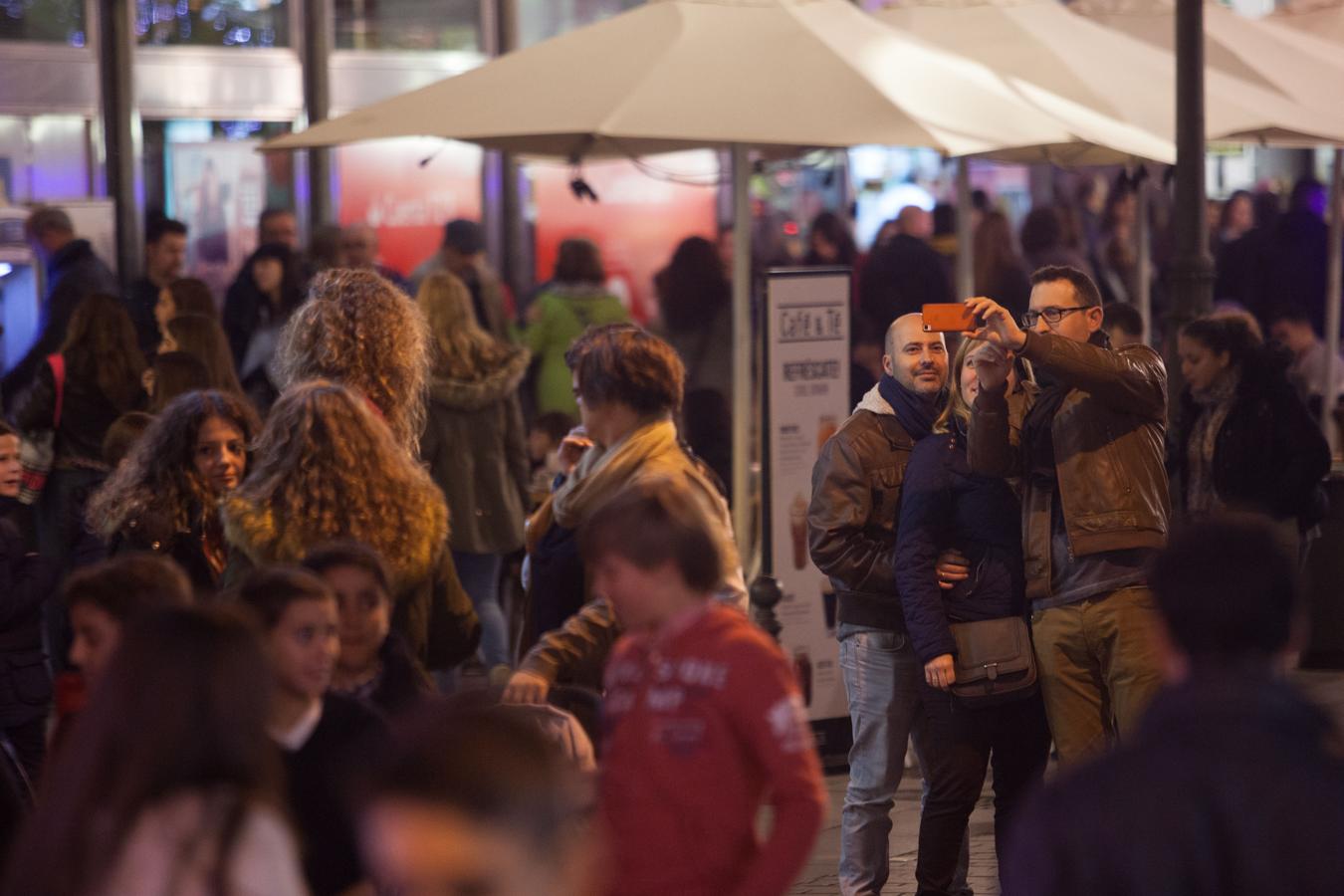 Un viernes de compras navideñas en Córdoba, en imágenes