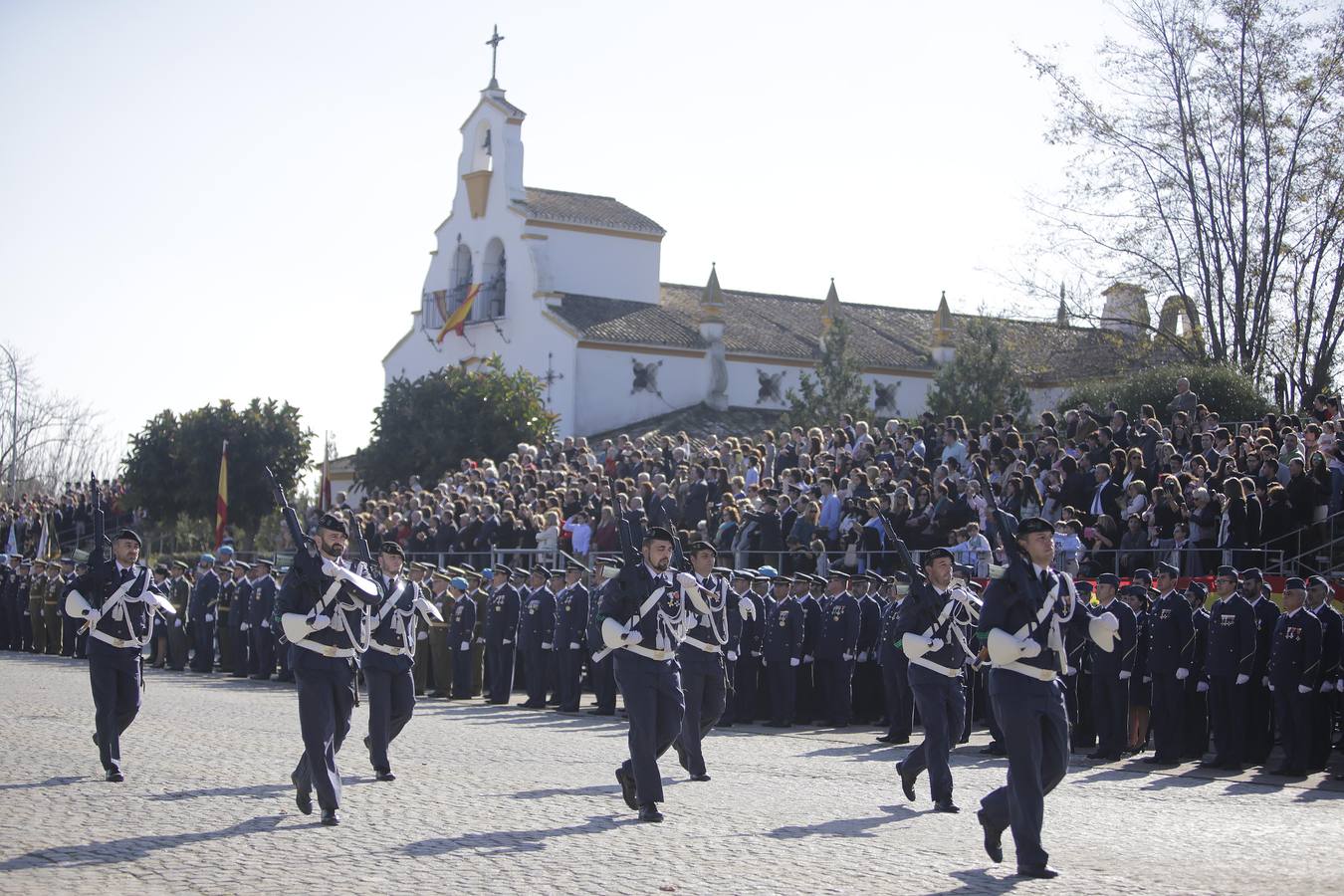 Multitudinaria celebración de la Virgen de Loreto en Tablada