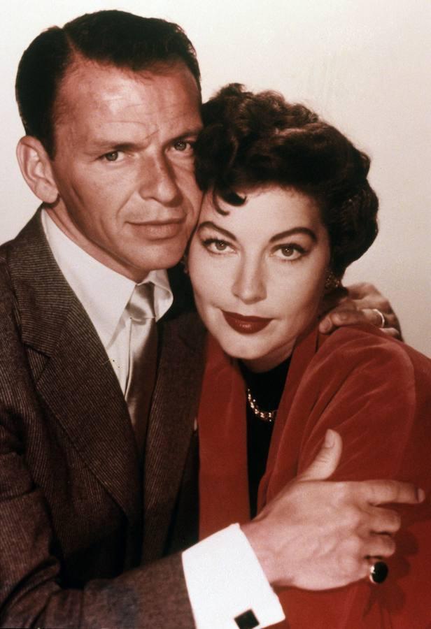 Ava Gardner. En 1949 el cantante abandonó a su esposa e hijos por Ava Gardner, con quien se casó dos años después. La pareja se divorció y se volvió a casar antes de su separación definitiva en 1957