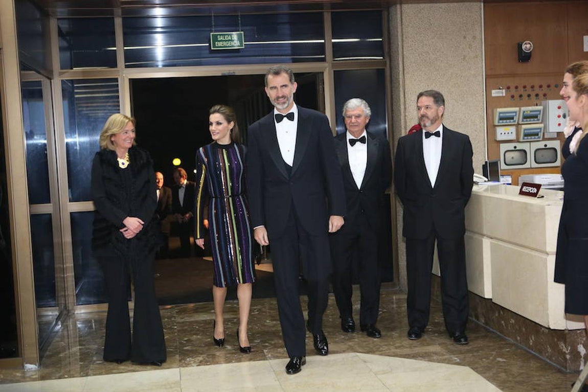 Catalina Luca de Tena, Santiago Bergareche y Bieito Rubido acompañan a los Reyes Don Felipe y Doña Letizia a la Biblioteca de ABC para la entrega de los 96º Premios Internacionales de Periodismo Mariano de Cavia, Luca de Tena y Mingote. Ernesto Agudo