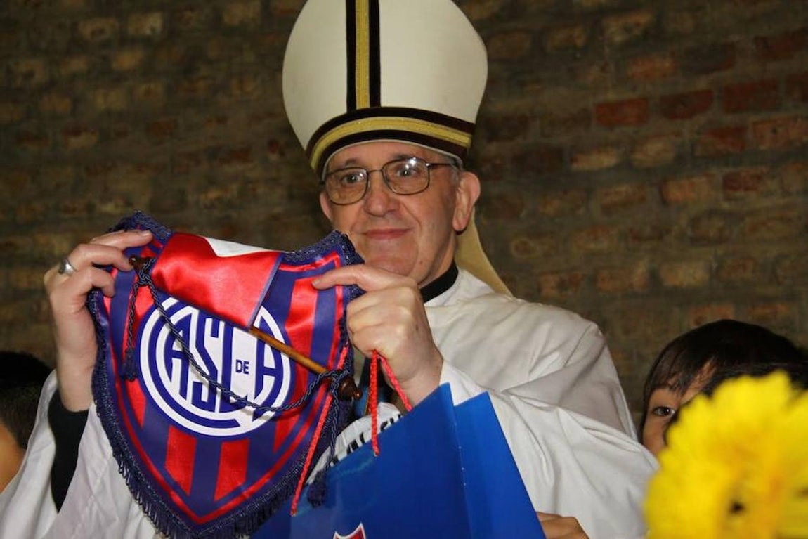En imágenes: El Papa Francisco cumple 80 años. El Papa es un reconocido aficionado del club argentino San Lorenzo de Almagro C.F.