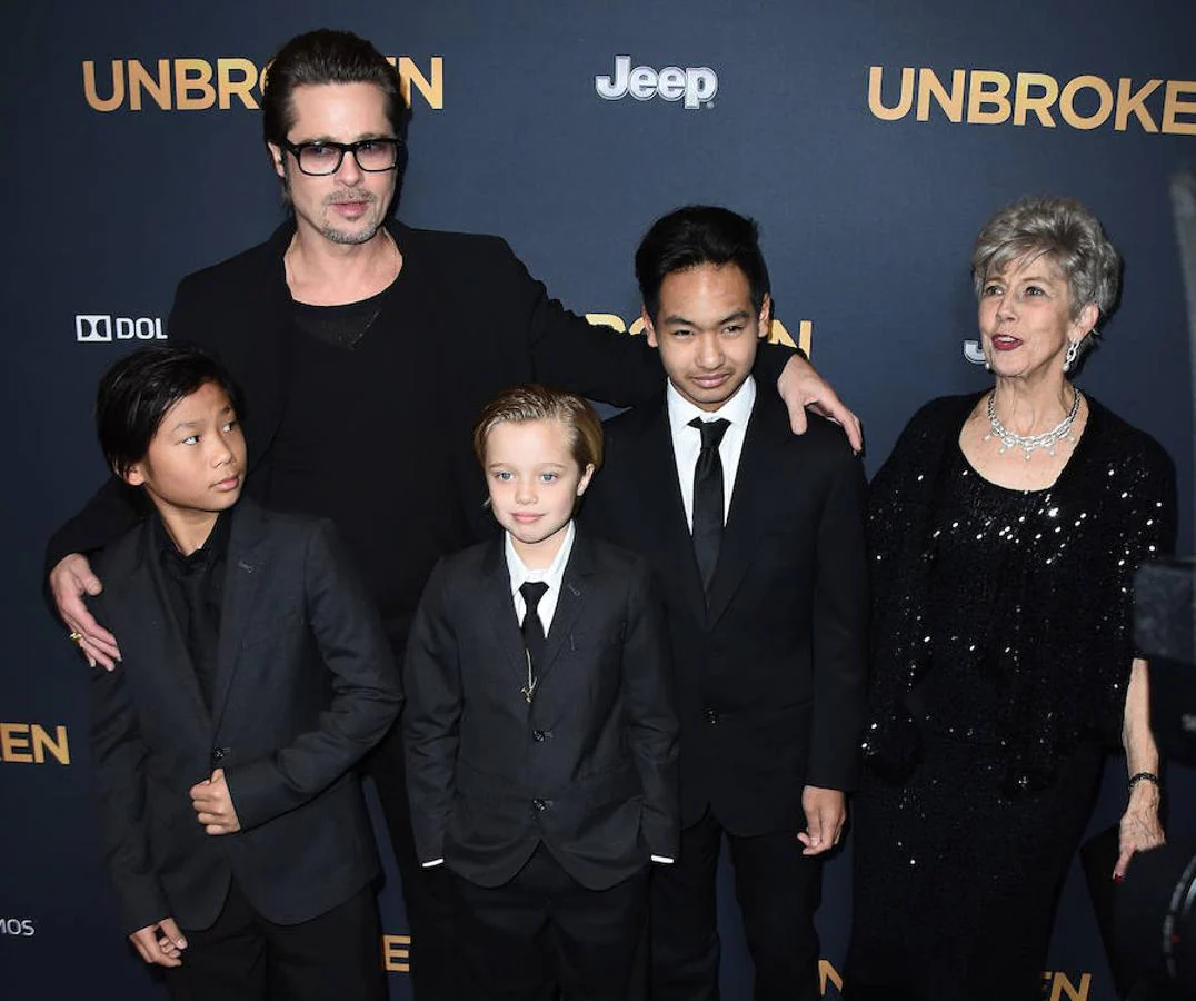 El actor junto a su madre y sus hijos mayores. 