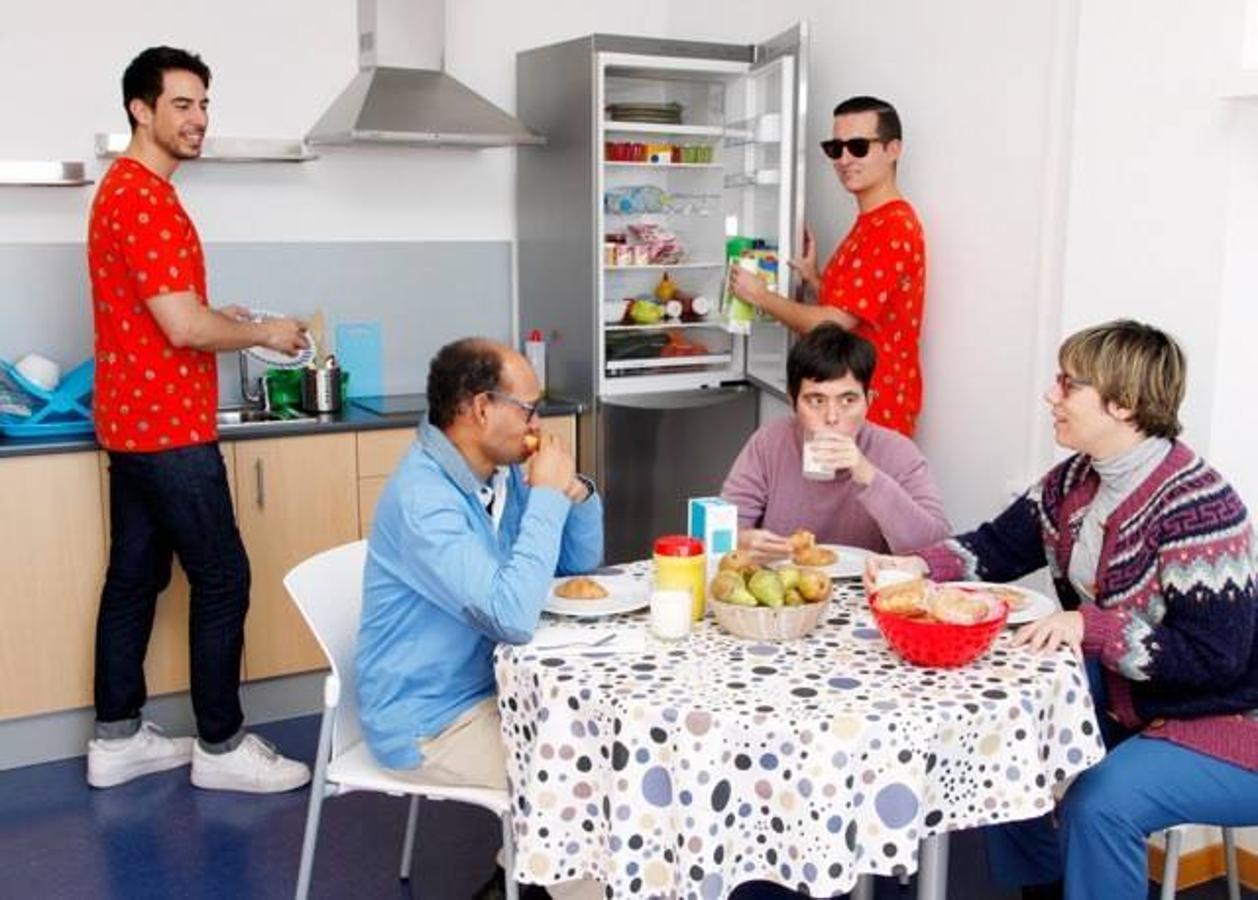 Pepino Marino &amp; Crawford comparten un desayuno con miembros del grupo. 