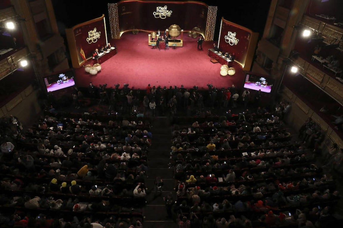 Vista genral del escenario del Teatro Real donde se celebra el Sorteo Extraordinario de Navidad. Efe