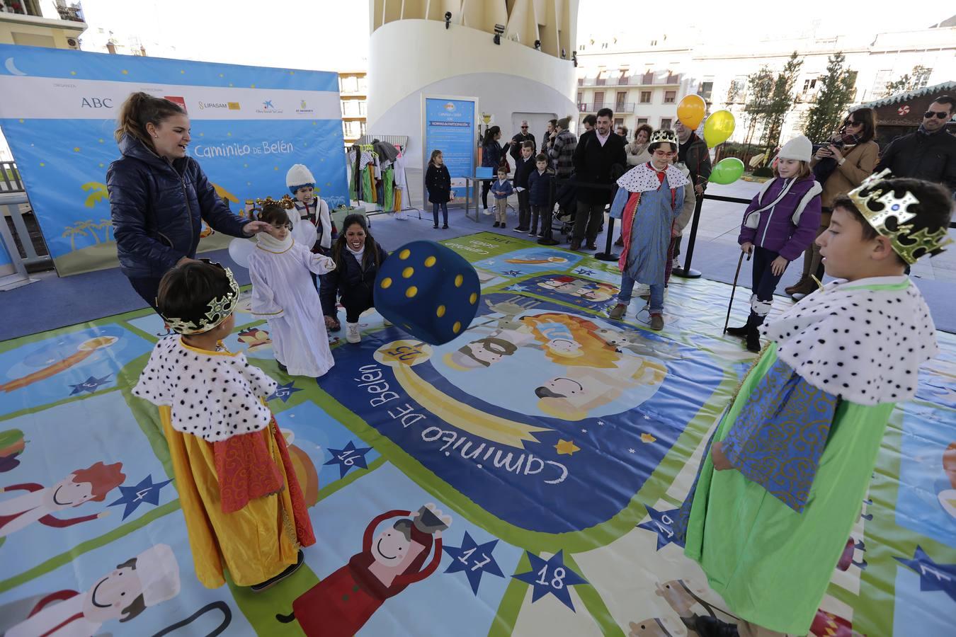 Los niños hacen el «Caminito de Belén» en Sevilla