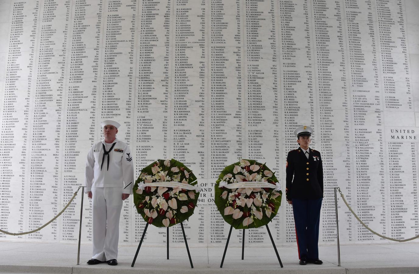 El Memorial de los nombres del USS Arizona durante la ceremonia a la que asistieron el presidente de Estados Unidos, Barack Obama, y el primer ministro de Japón, Shinzo Abe. 