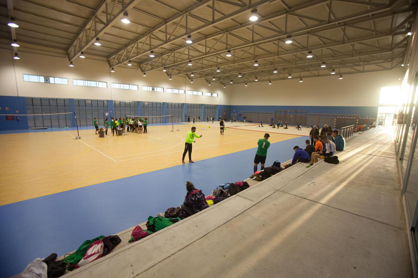 Primer día de actividad real en el polideportivo de Fidiana, en imágenes