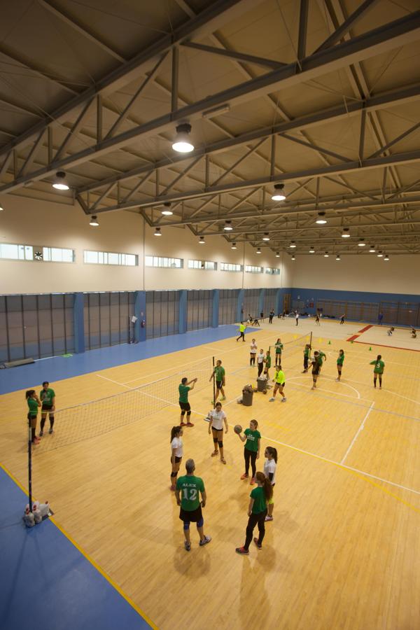 Primer día de actividad real en el polideportivo de Fidiana, en imágenes