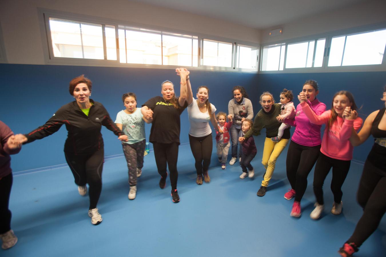 Primer día de actividad real en el polideportivo de Fidiana, en imágenes