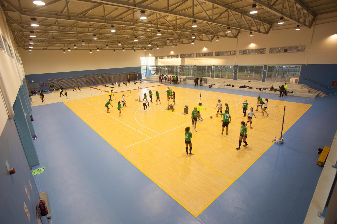 Primer día de actividad real en el polideportivo de Fidiana, en imágenes