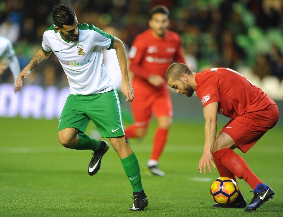 El partido ha servido para despedir de los terrenos de juego al mítico campeón del mundo sevillano, Carlos Marchena