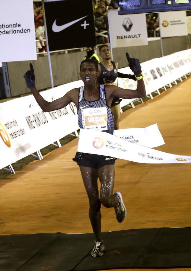 El atleta eritreo Nguse Amloson se proclama vencedor de la carrera internacional de la San Silvestre Vallecana. 