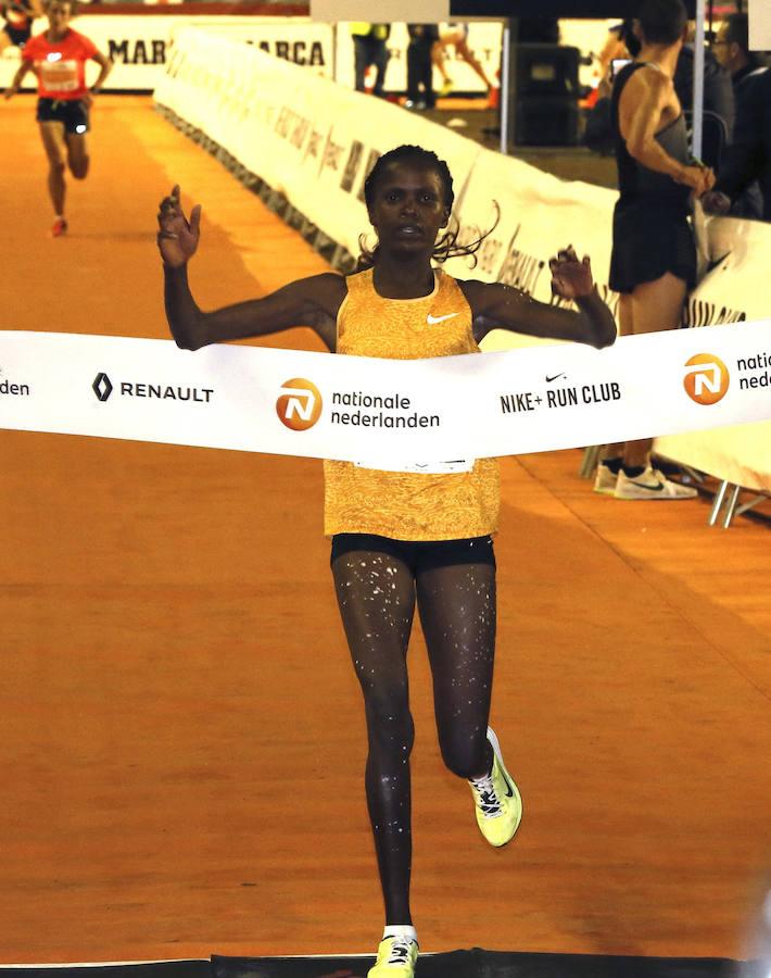 La atleta keniana Brigid Kosgei se proclama vencedora de la carrera internacional de la San Silvestre Vallecana. 