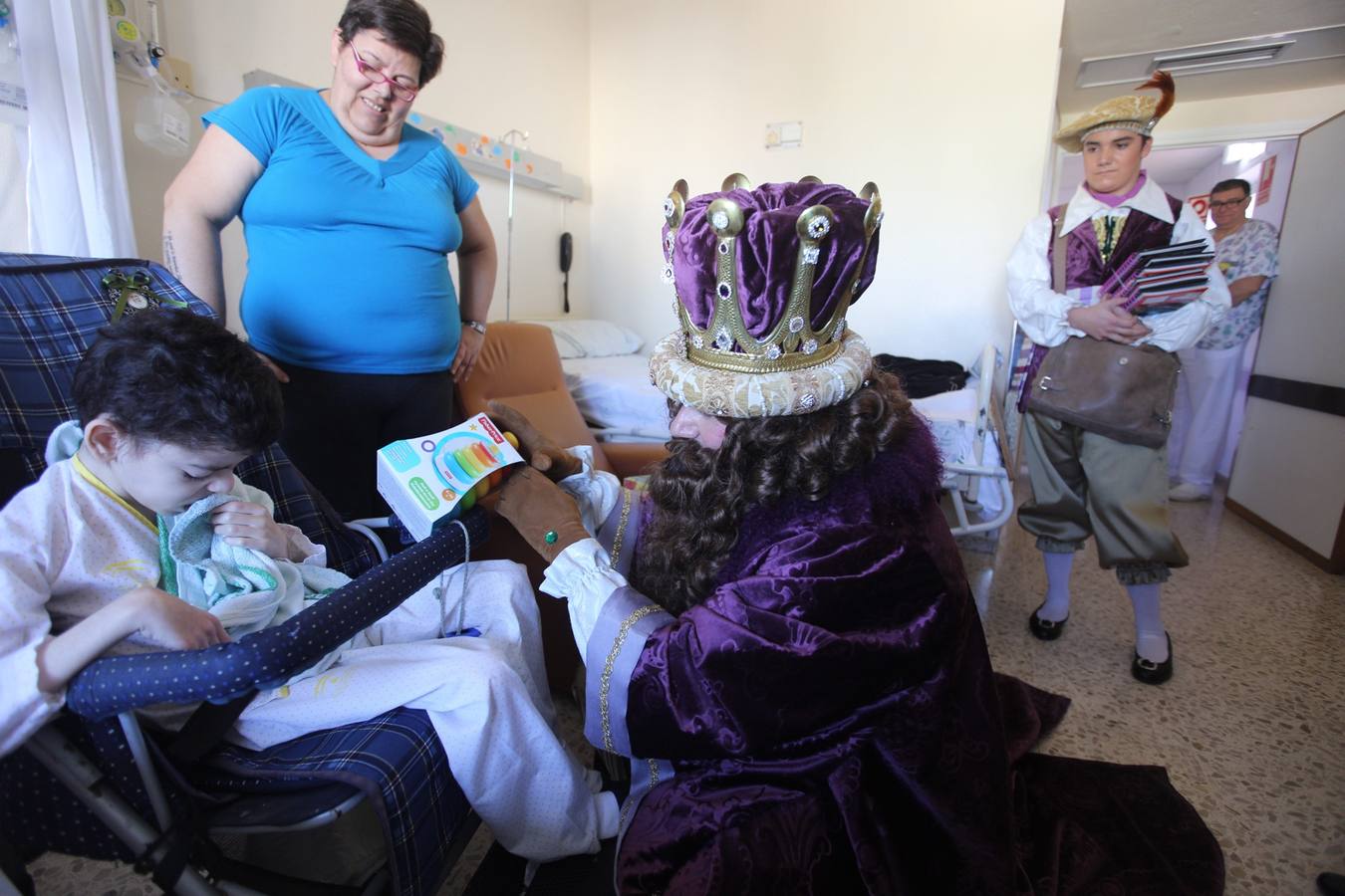 Visita de los Reyes Magos al Hospital Puerta del Mar