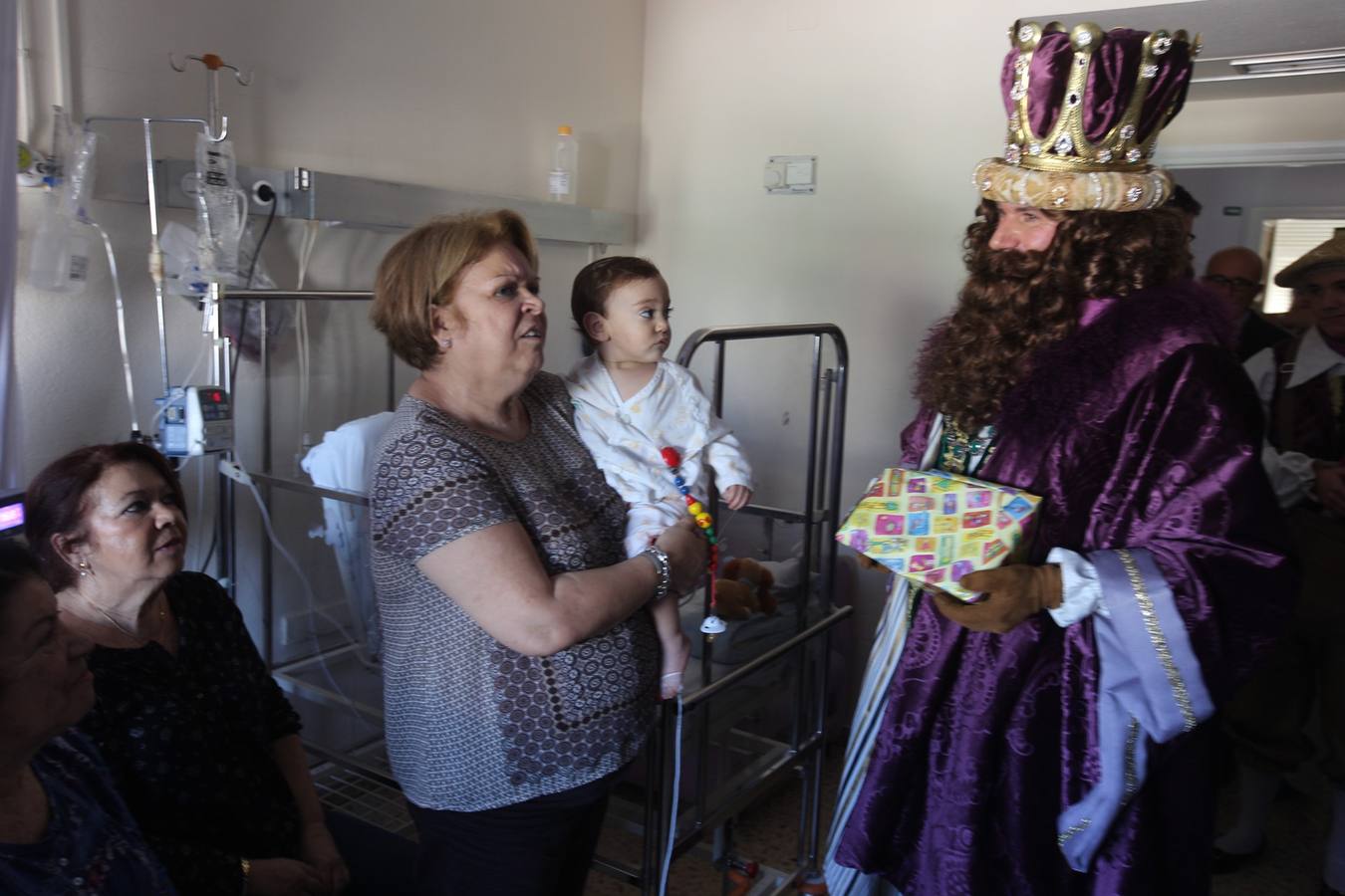 Visita de los Reyes Magos al Hospital Puerta del Mar