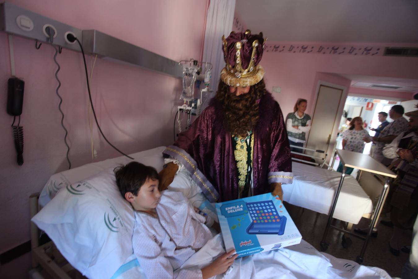 Visita de los Reyes Magos al Hospital Puerta del Mar