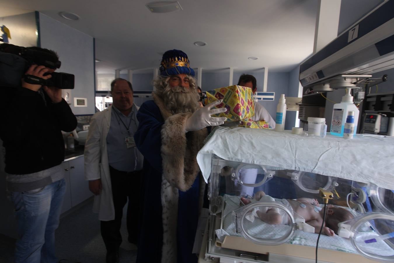 Visita de los Reyes Magos al Hospital Puerta del Mar