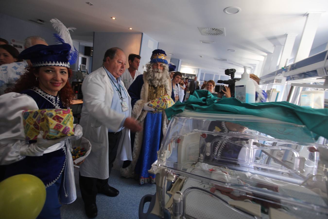 Visita de los Reyes Magos al Hospital Puerta del Mar