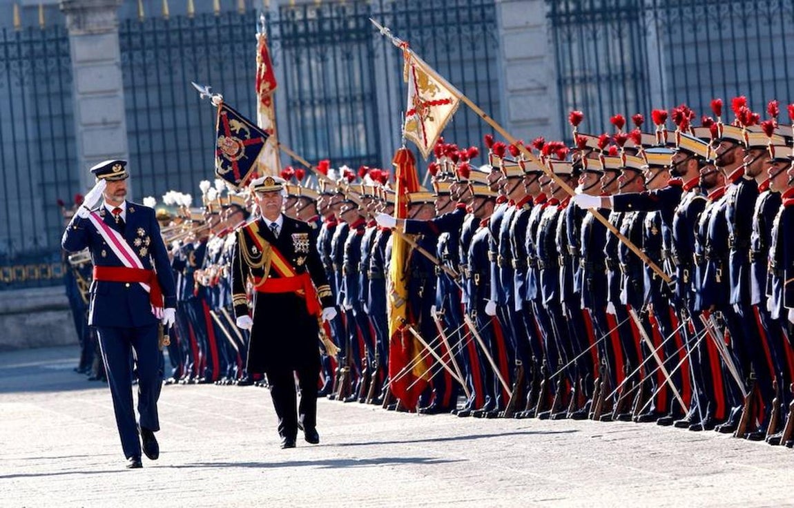 Don Felipe, que empezó su discurso con un «queridos compañeros», instó a «seguir apostando por el proceso de modernización» porque «no podemos dejarnos rebasar por los nuevos escenarios y los desafíos actuales». 