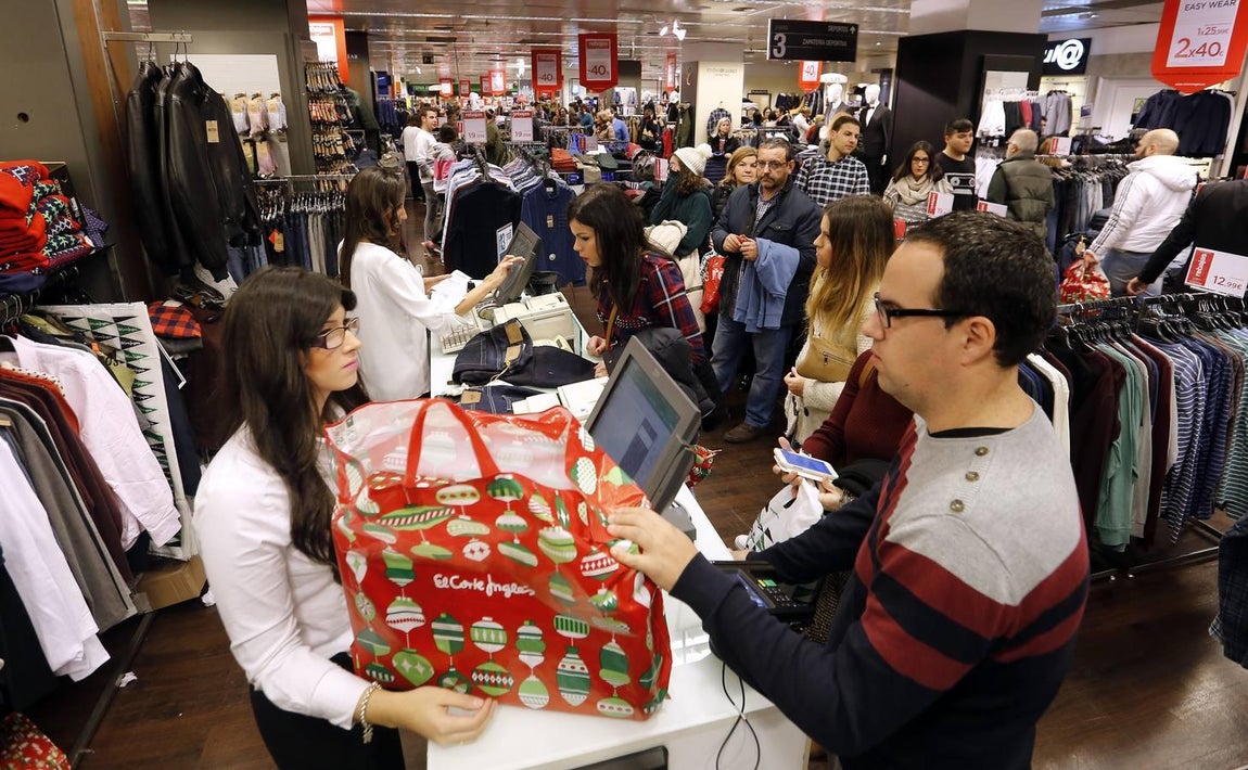 Las mejores imágenes de la fiebre de las rebajas que no cesa