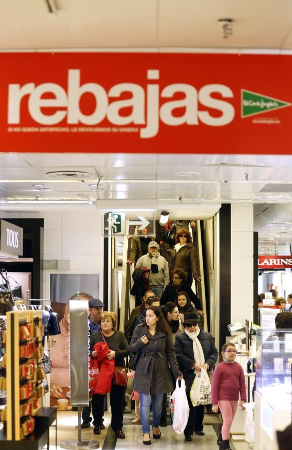 Las mejores imágenes de la fiebre de las rebajas que no cesa