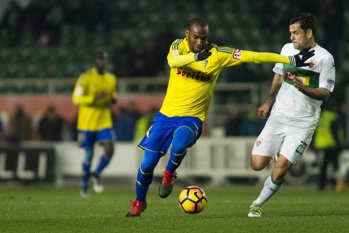 El Cádiz C.F. gana en Elche (2-3)