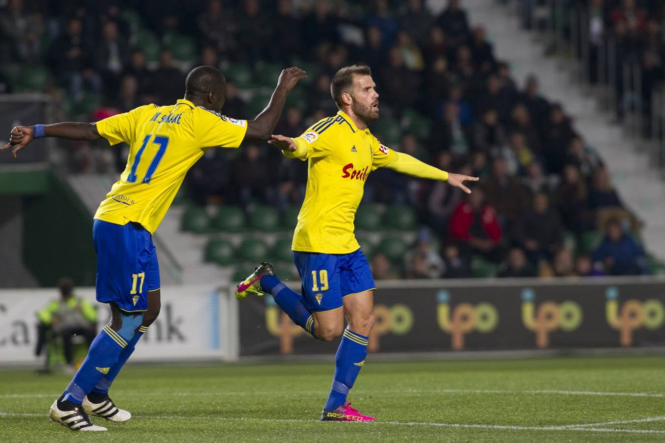 El Cádiz C.F. gana en Elche (2-3)