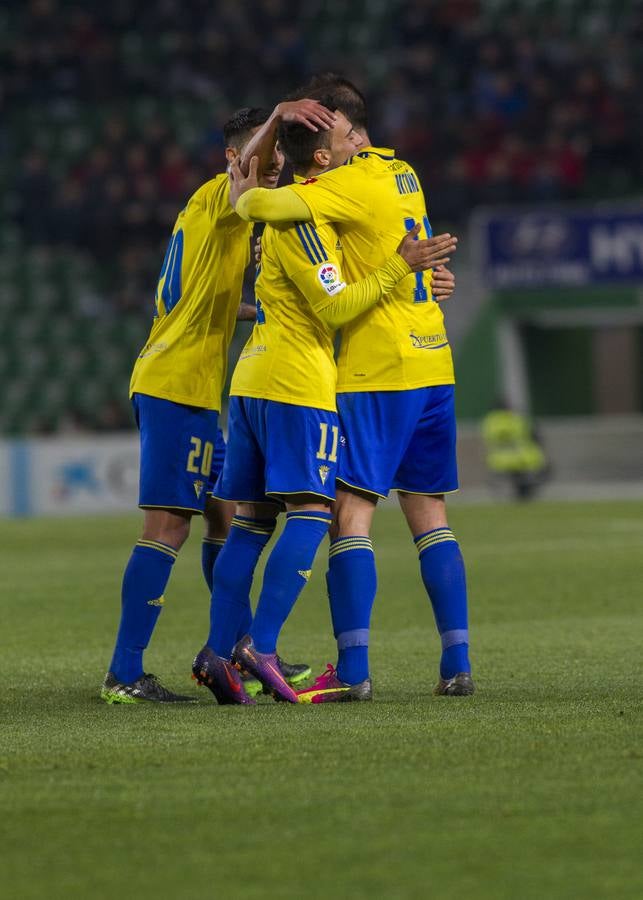 El Cádiz C.F. gana en Elche (2-3)