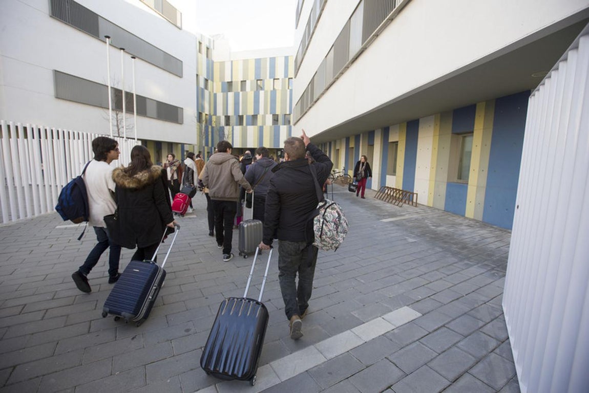 El frustrado viaje escolar de la Escuela de Arte en imágenes
