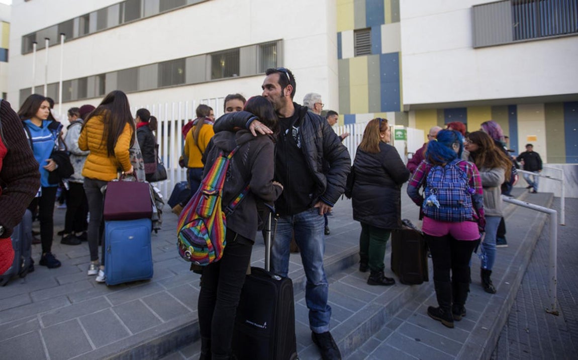 El frustrado viaje escolar de la Escuela de Arte en imágenes