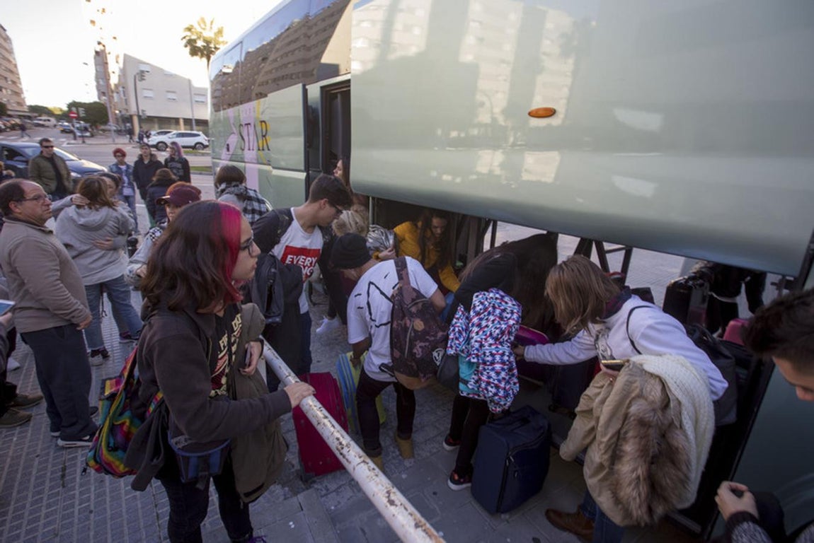 El frustrado viaje escolar de la Escuela de Arte en imágenes