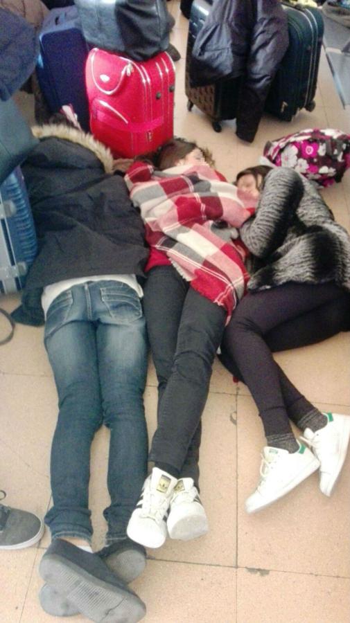 El frustrado viaje escolar de la Escuela de Arte en imágenes