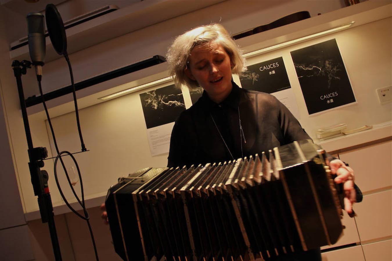 La música argentina Josefina Rozenwasser está adaptando poemas centenarios en mandarín a ritmos latinos contemporáneos