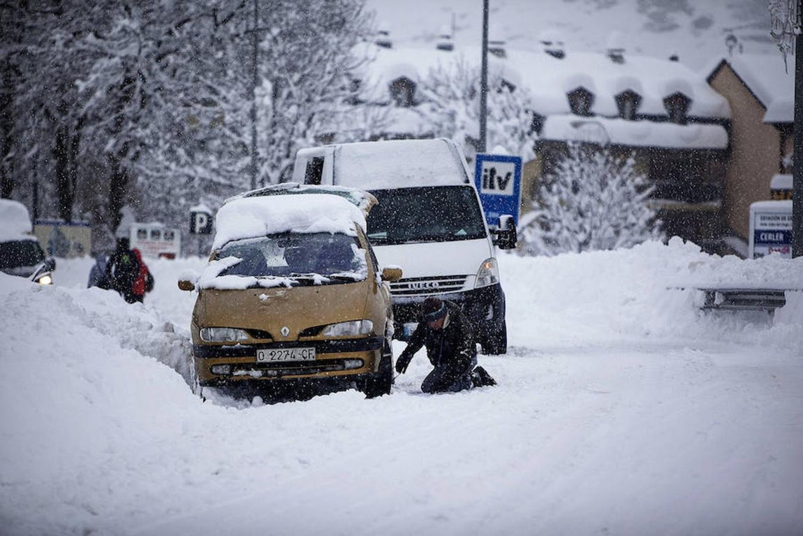Más de un metro de nieve recibe en el Pirineo a la ola de frío siberiano