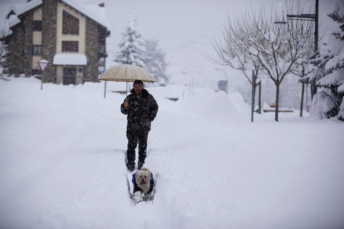 Más de un metro de nieve recibe en el Pirineo a la ola de frío siberiano