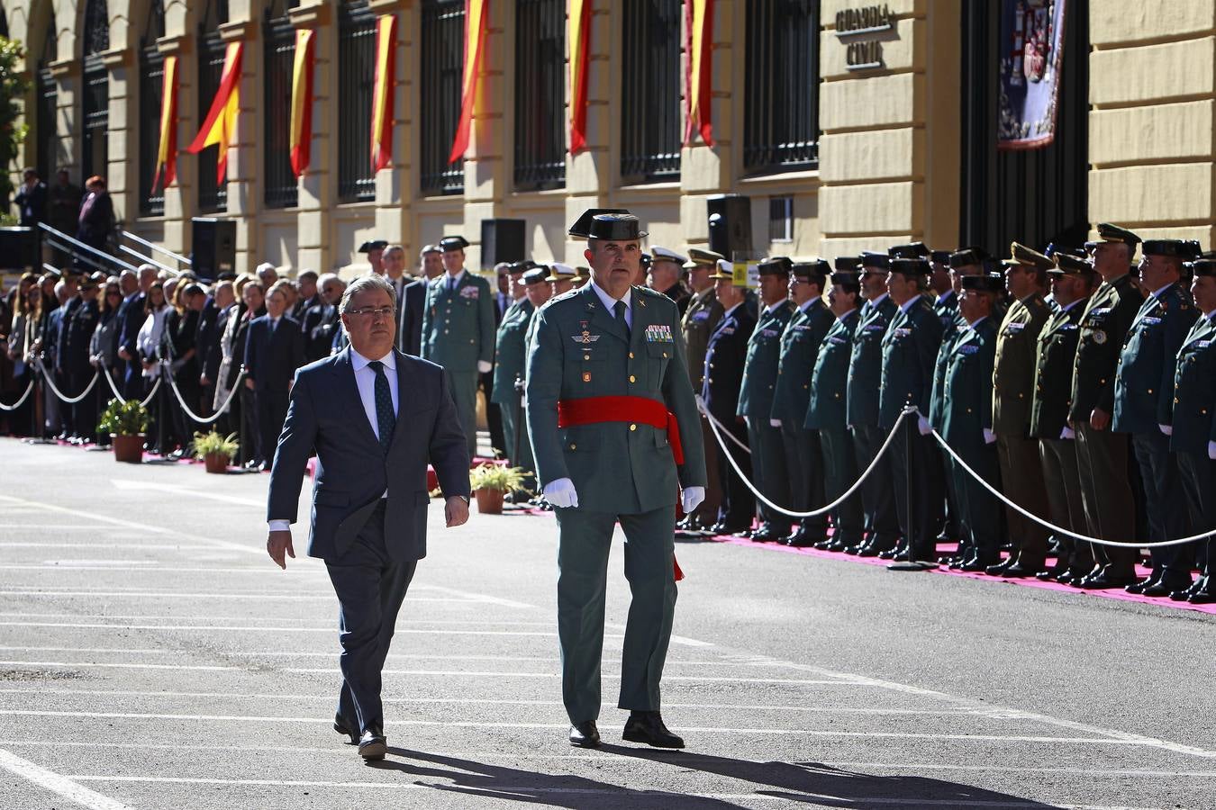 La toma de posesión del nuevo jefe de la Guardia Civil, en imágenes