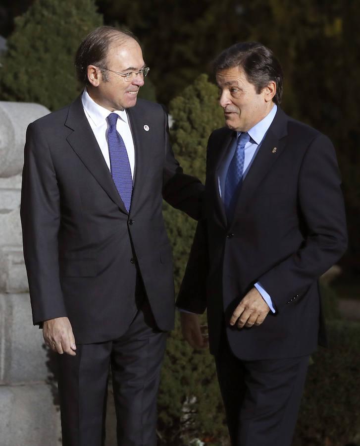 El presidente de Asturias y de la gestora del PSOE, Javier Fernández, a su llegada al Senado. 