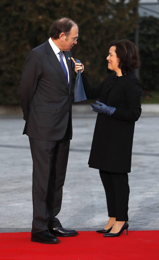 La vicepresidenta del Gobierno, Soraya Sáenz de Santamaría, junto a García Escudero. 