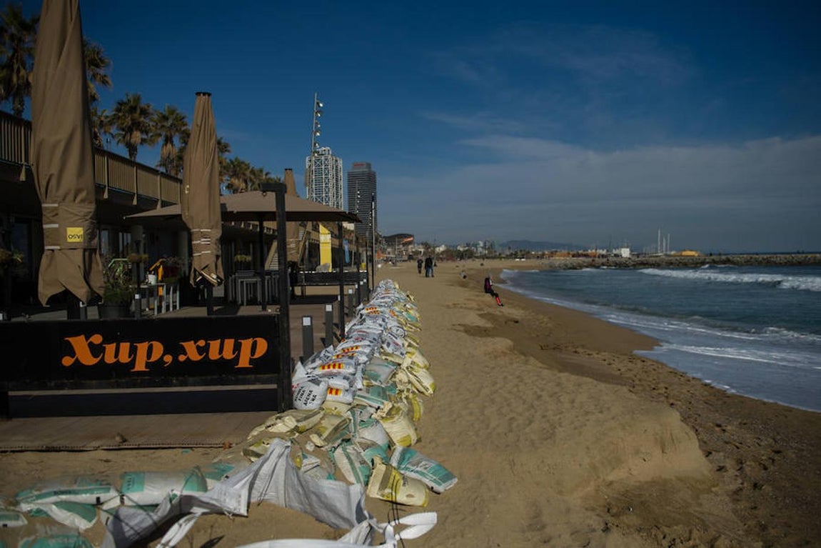 Las imágenes más impactantes de la ola de frío. Vista de la Playa de Barcelona sin arena.