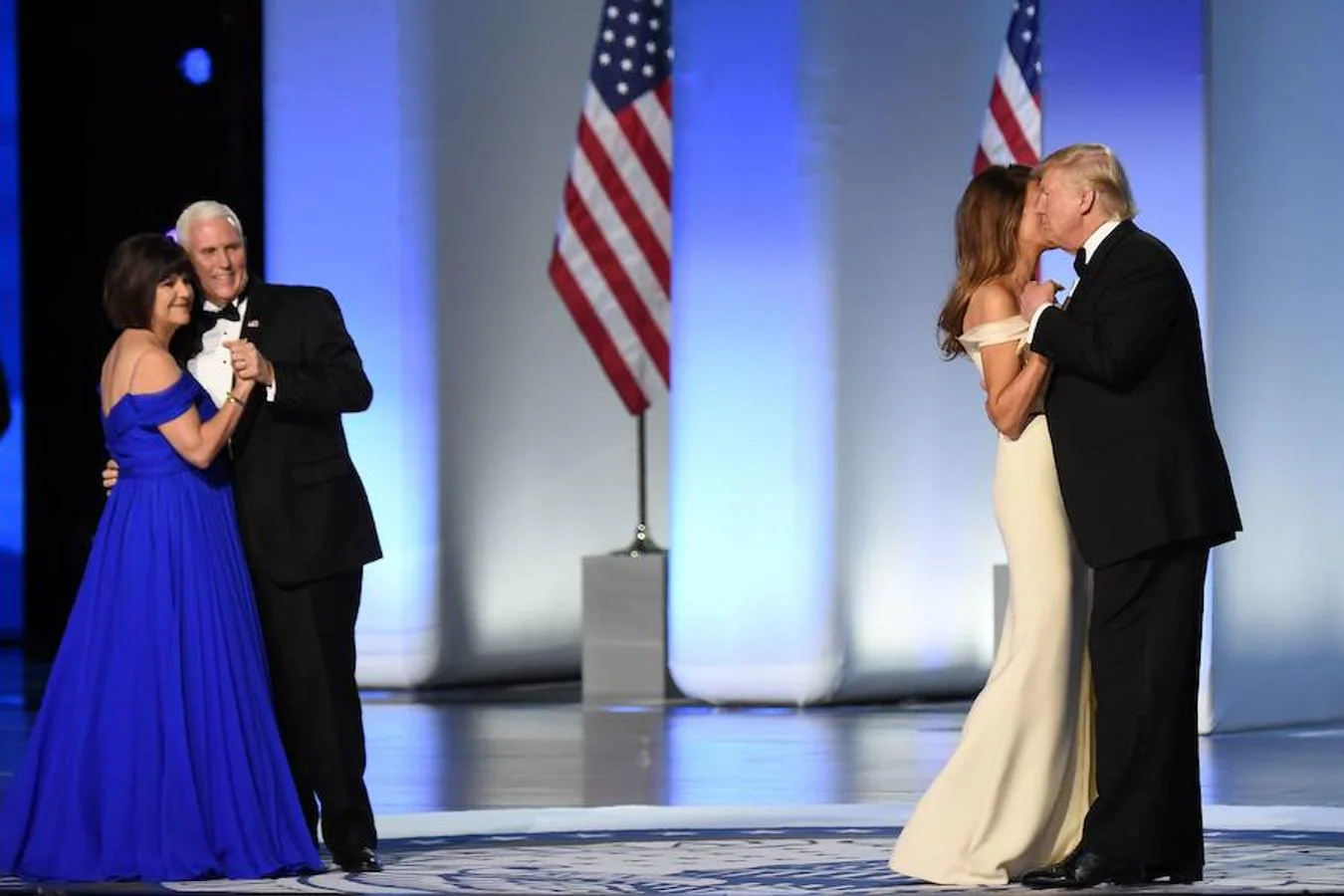 La pareja presidencial ha estado acompañada durante los tres bailes presidenciales por el matrimonio Pence.