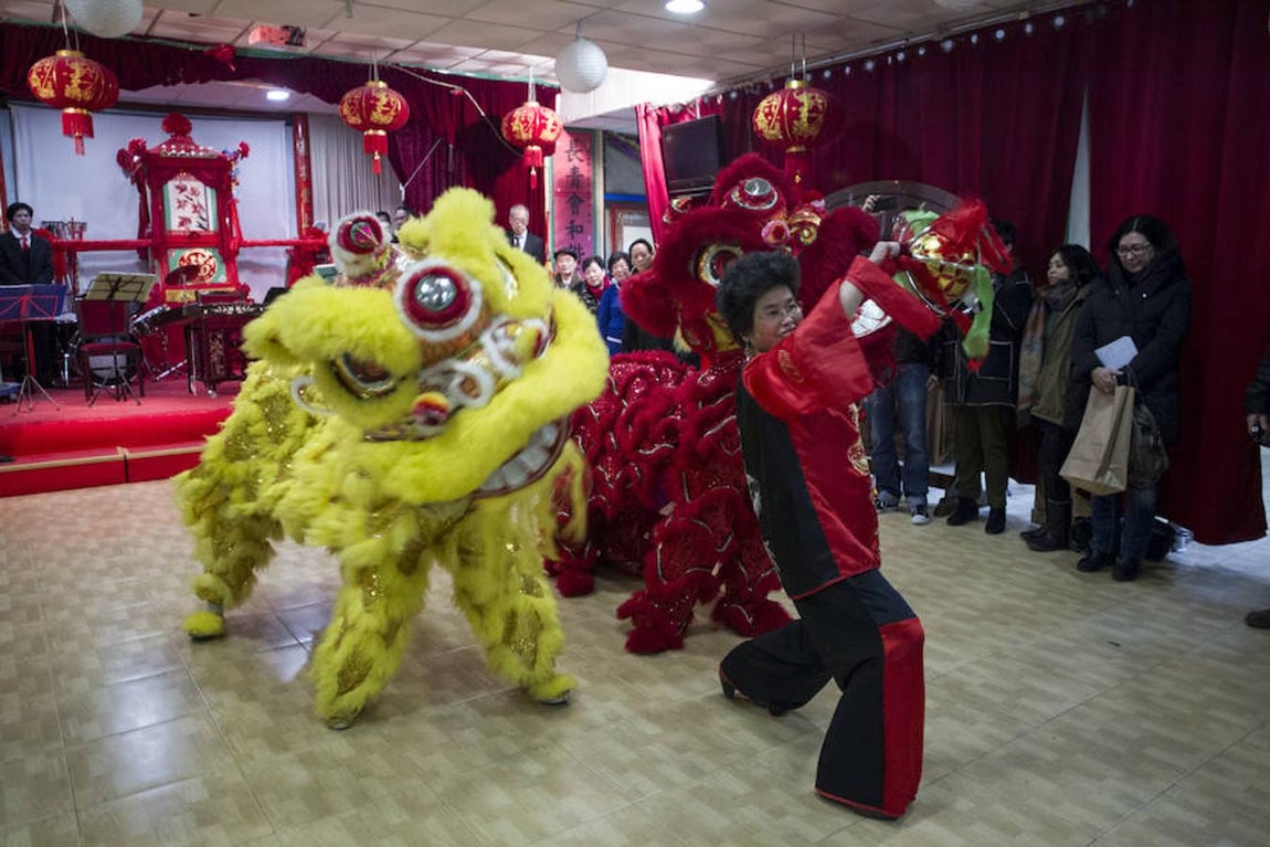 6. En el Centro de Mayores Chinos (calle Olvido) realizan los últimos ensayos para las celebraciones que comienzan este viernes