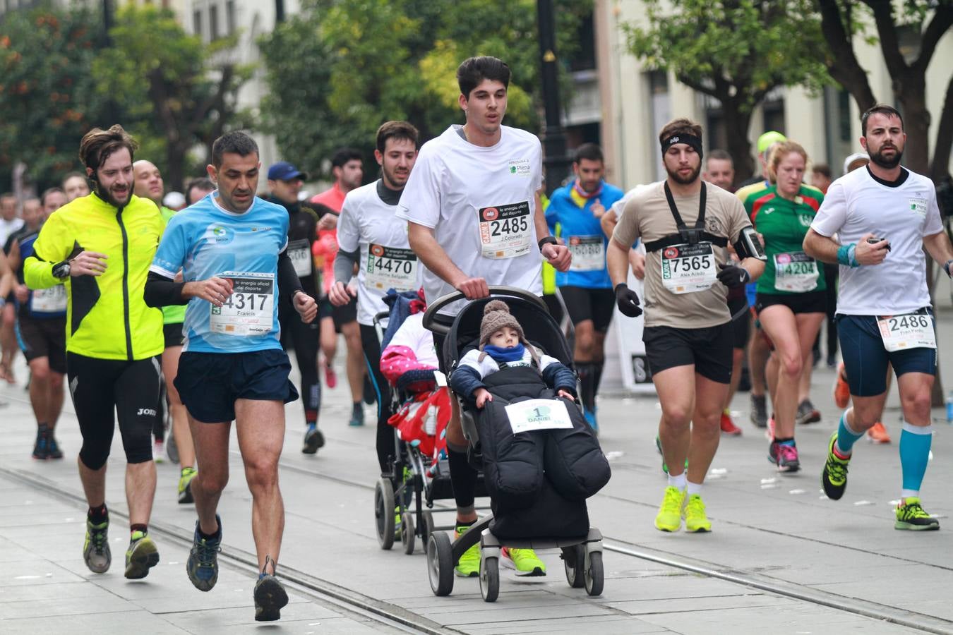 ¿Has corrido la Media Maratón de Sevilla? ¡Búscate en las imágenes!