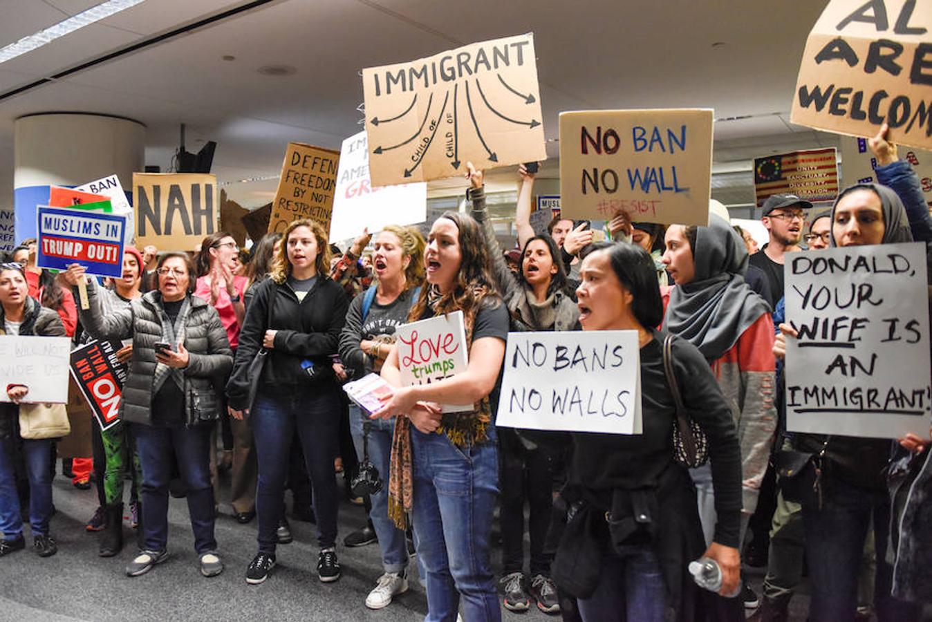 Los países afectados por la medida son Irak, Siria, Irán, Sudán, Libia, Somalia y Yemen. En la imagen, las protestas en el aeropuerto de San Francisco. 