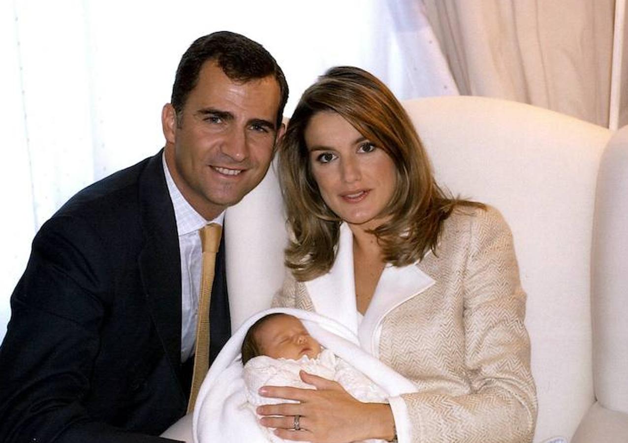 Nacimiento de su primera hija, Leonor de Borbón, el 31 de octubre de 2005. 